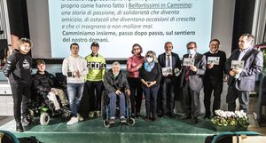 Foto di gruppo Belfortissimi con vari relatori